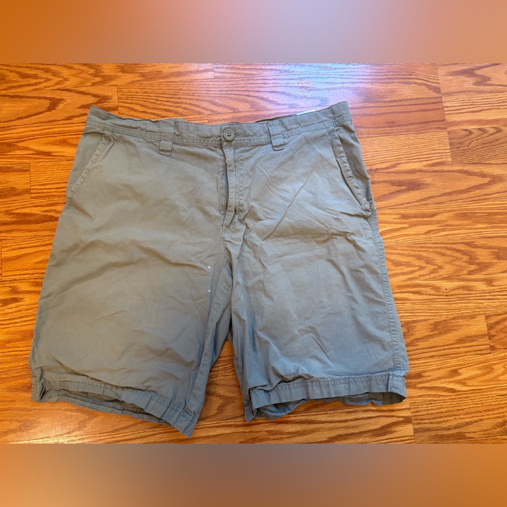Columbia Gray Shorts Lightweight and Comfortable